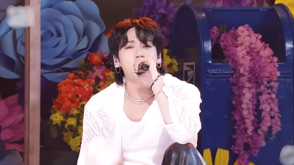 bts-jungkook-gives-tough-competition-to-shahid-kapoor-with-killer-dance-moves-on-aaja-ve-mahi-song-viral-video